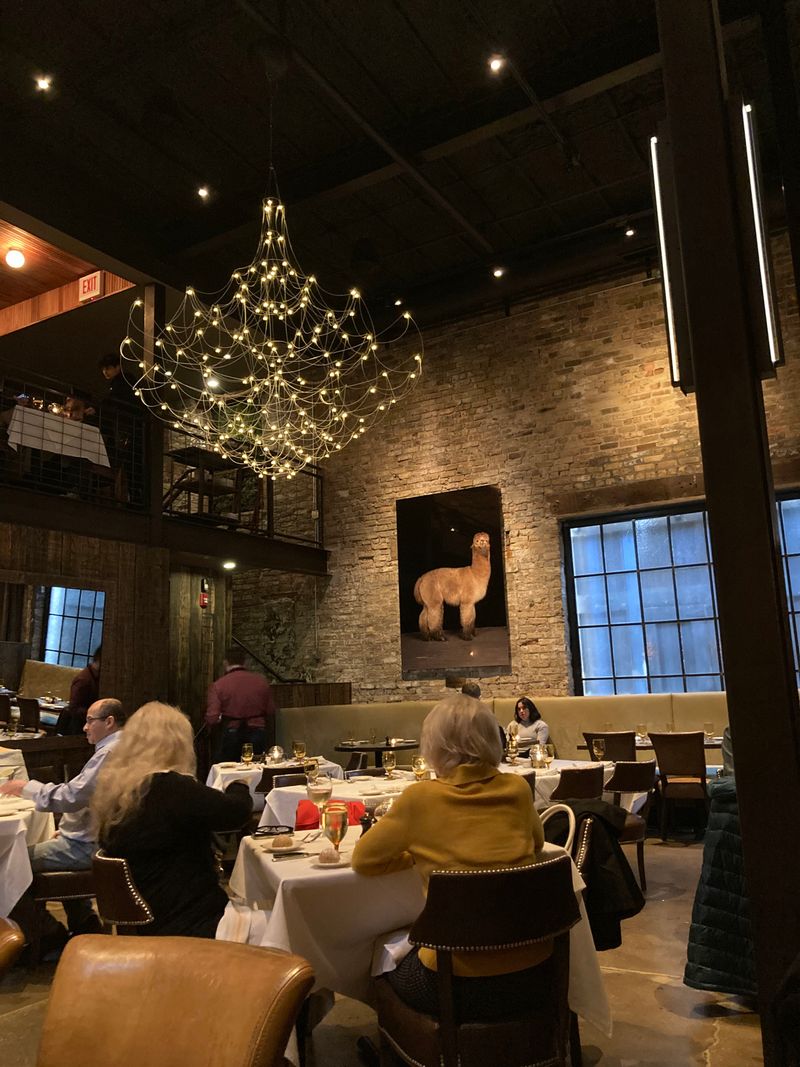 Decor, Ambiance, And Seating