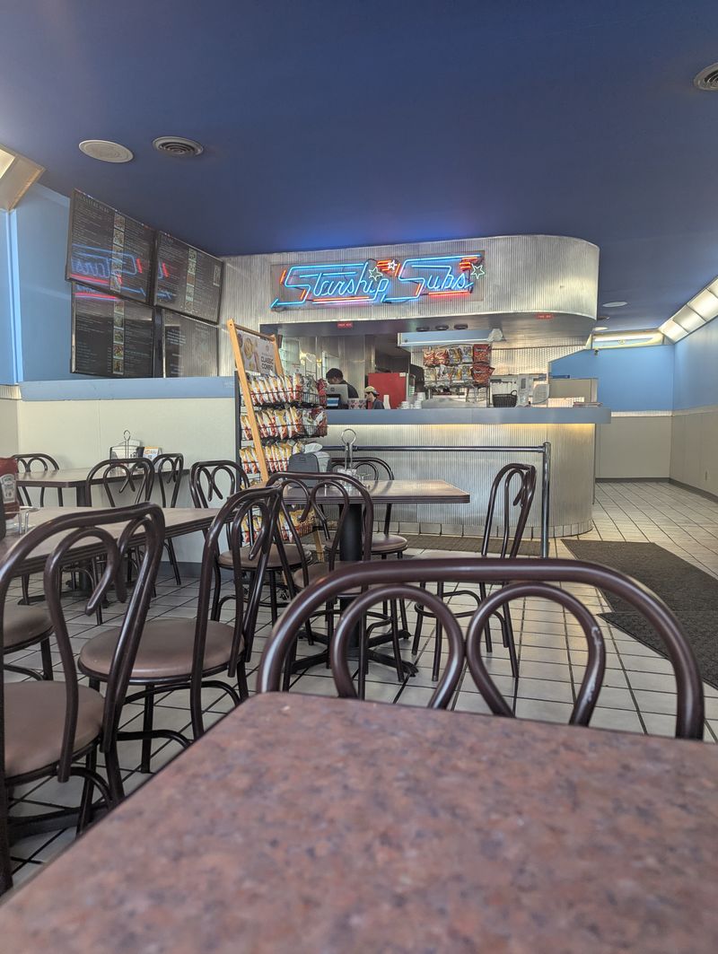 Decor, Ambiance, And Seating