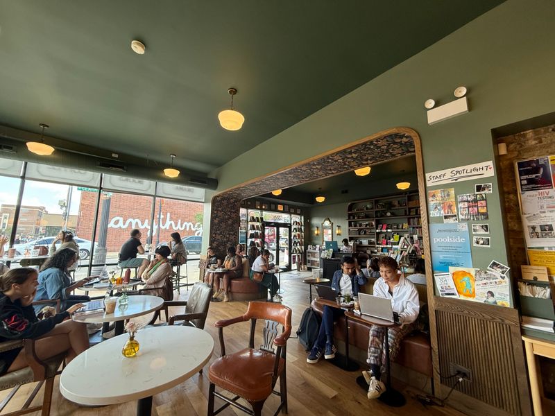 Decor And Ambiance That Invite You To Linger