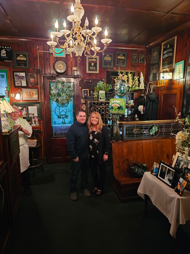 Decor, Ambiance, And The Old School Setting