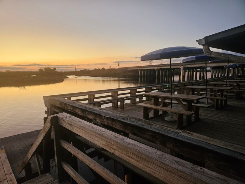 Decor, Ambiance, And Setting