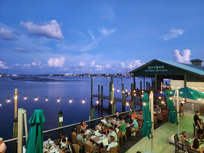 Decor, Ambiance, And Setting