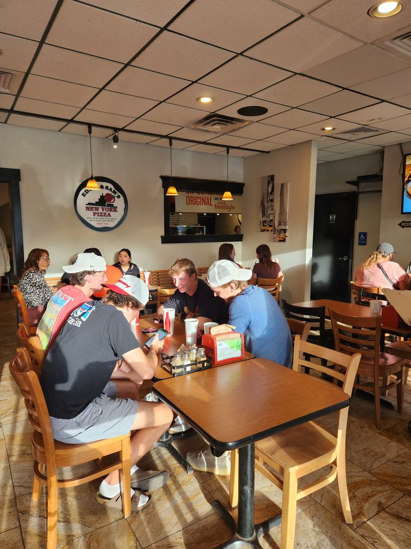 Decor, Ambiance, And Seating