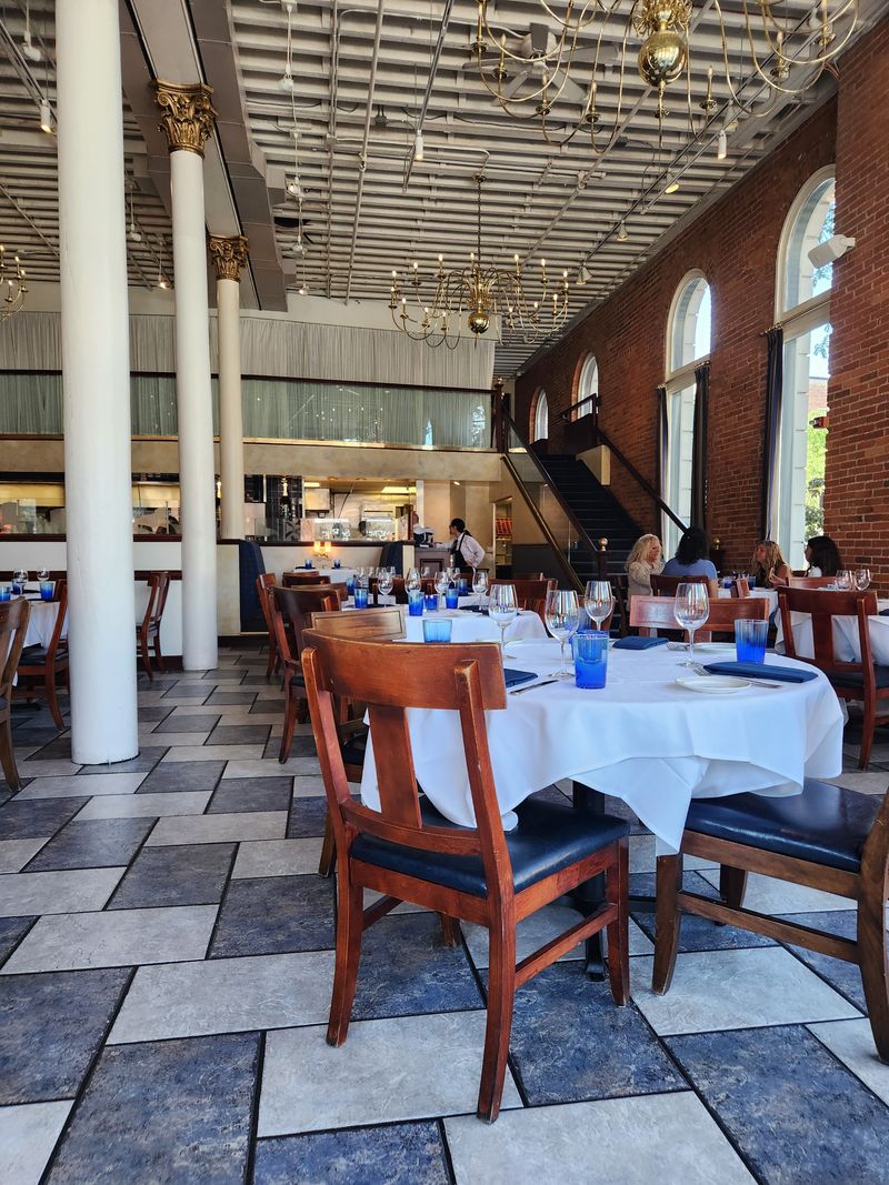 Decor, Ambiance, And Views