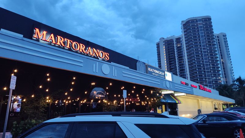 Decor, Ambiance, And Setting