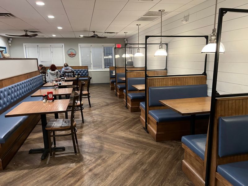 Decor, Ambiance, and Seating