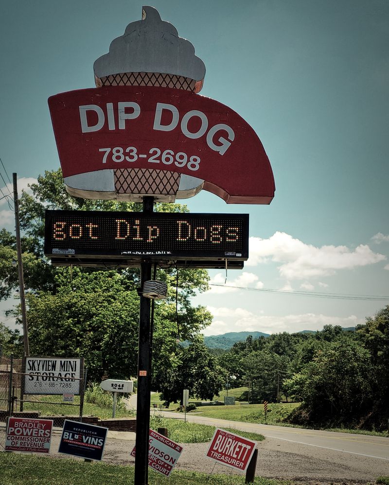 Dip Dog Stand