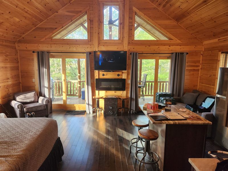 Hocking Hills Cabins & Resort, Logan