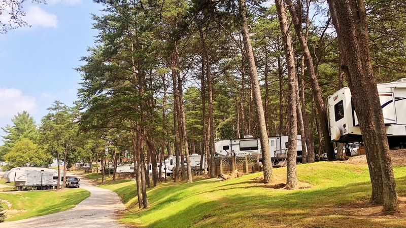 Hocking Hills KOA Holiday, Logan Hocking Hills KOA Holiday, Logan