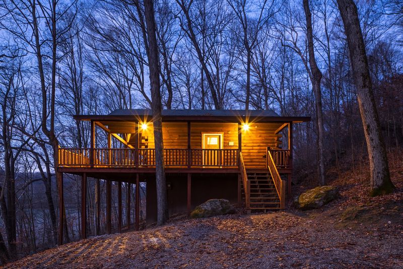 Hocking Hills Serenity Cabins, Logan
