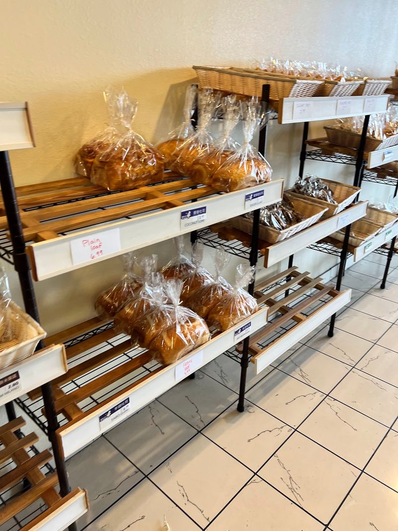 Hodo Cakes, Fresh Bread, And One Very Sweet Detour