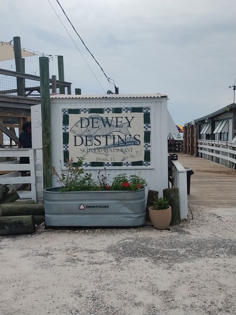 Dewey Destin's Seafood Restaurant – Destin
