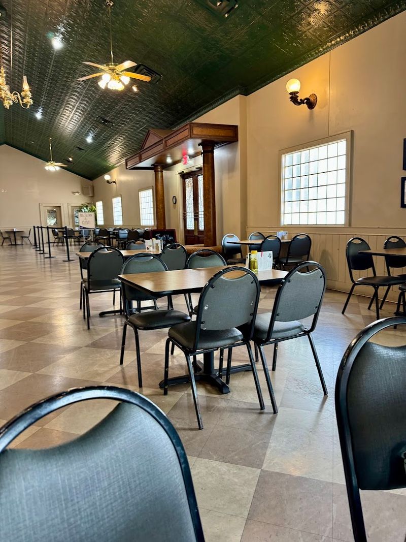 Hole In the Wall Cafe, Conway