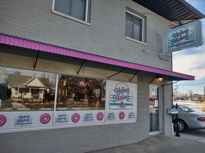 Holey Moley Daylight Donuts (Mattoon)