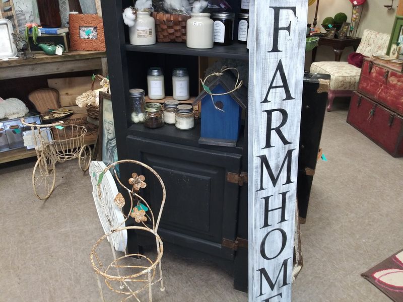 Holiday Shopping With A Hometown Feel