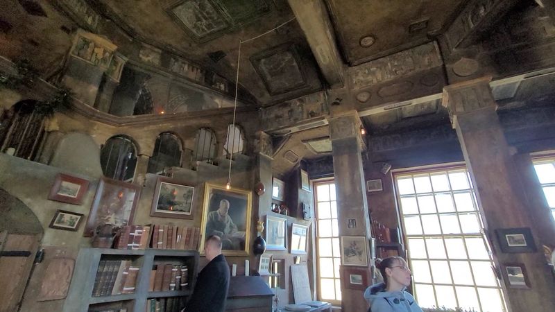 Knowledgeable Tour Guides Bring History to Life