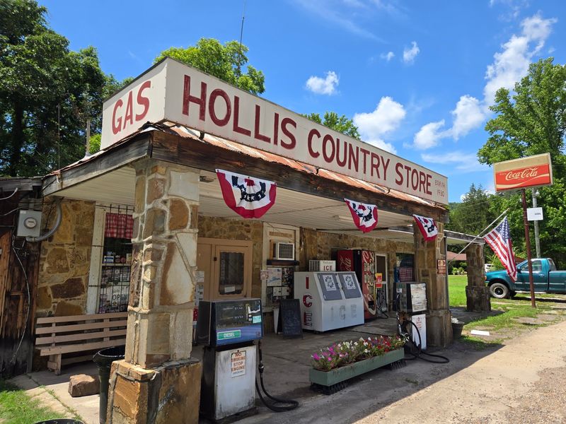 Hollis Country Store, Plainview