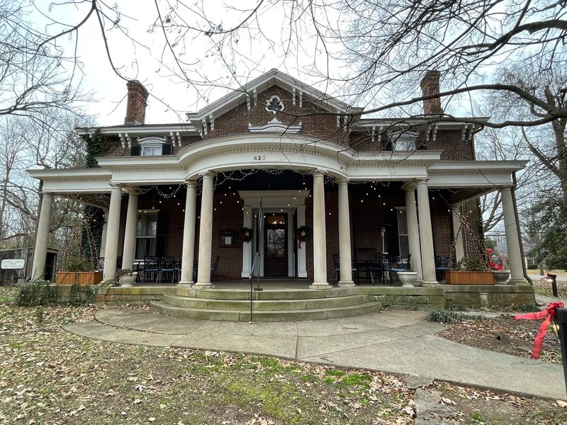 Holly Hill Inn