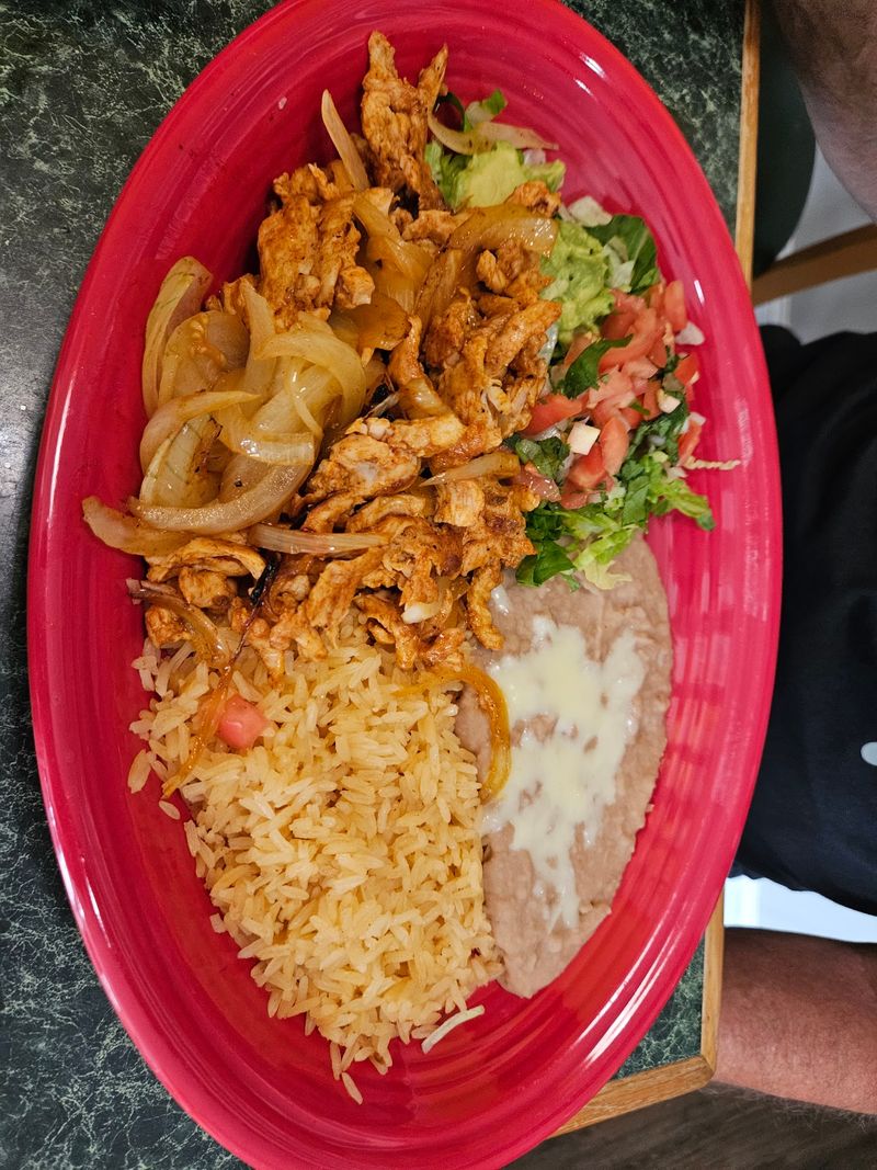 Home Style Comfort Plates Like Pollo Con Crema