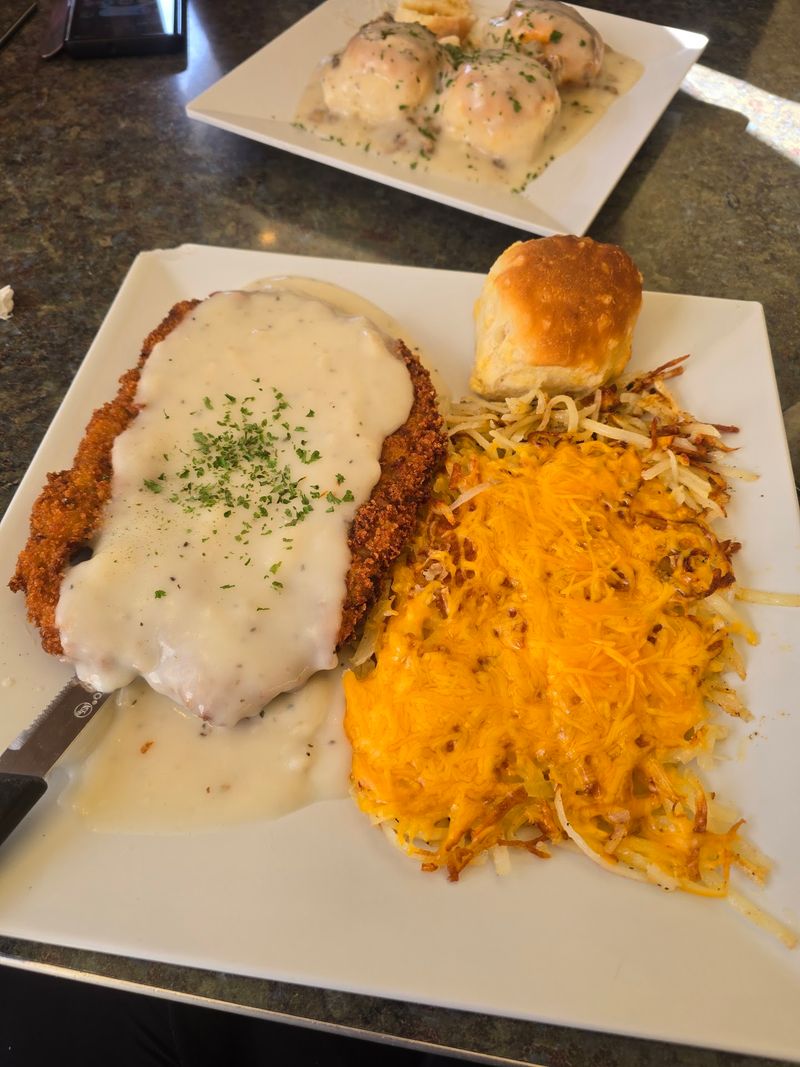Homemade Biscuits With Pepper Gravy That Anchor the Morning Homemade Biscuits With Pepper Gravy That Anchor the Morning