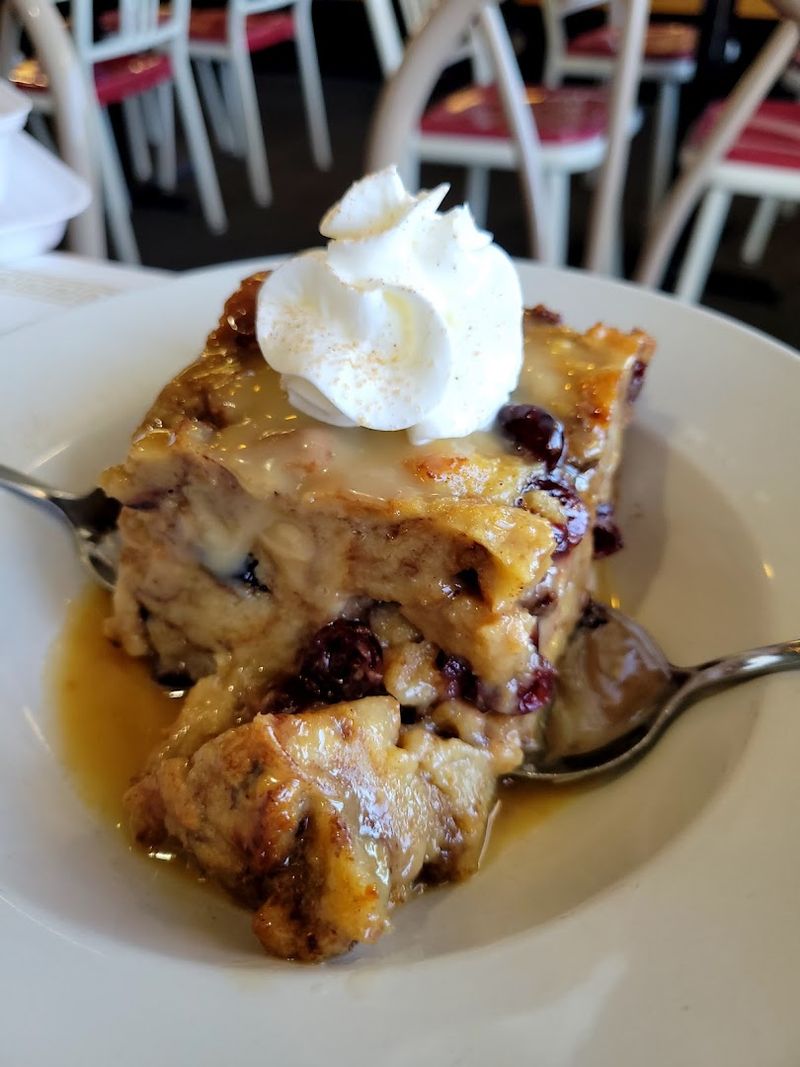 Homemade Bread Pudding: The Dessert People Cannot Stop Mentioning
