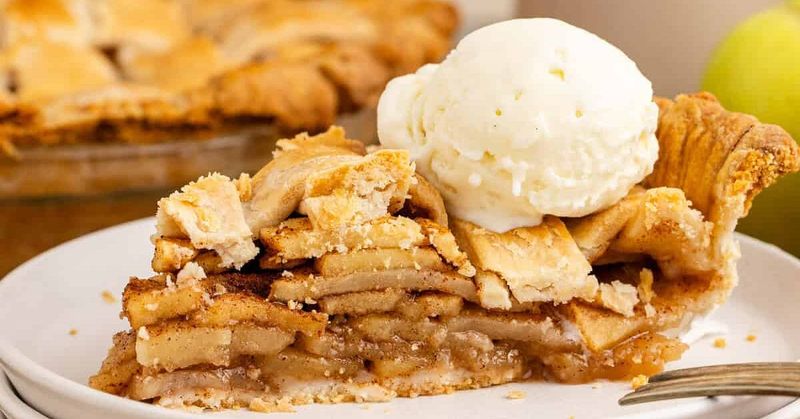 Warm Apple Pie à la Mode