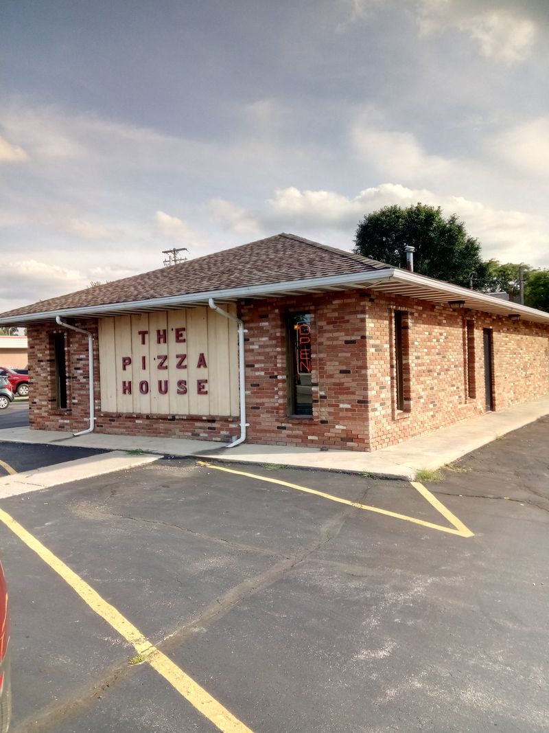 The Pizza House — Clyde, 120 W McPherson Hwy / Main St