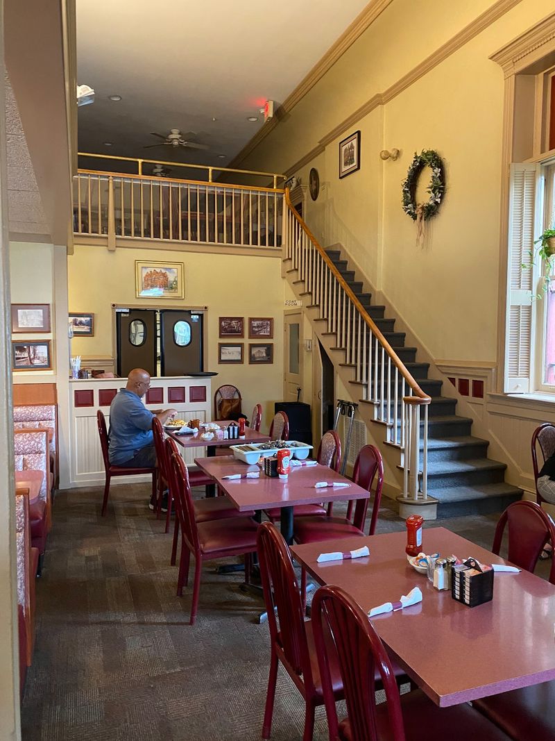 Hometown Warmth At Brownstone Cafe