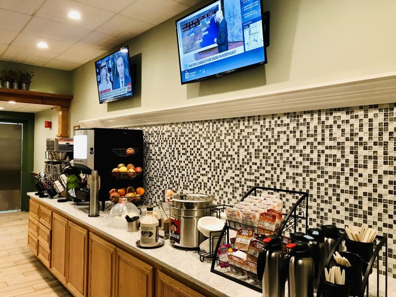 Best Western Plus Waterbury-Stowe Breakfast Buffet