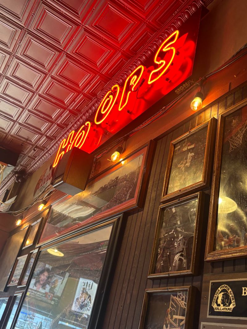 Hoops Pub & Pizza, Peoria, IL Hoops Pub & Pizza, Peoria, IL