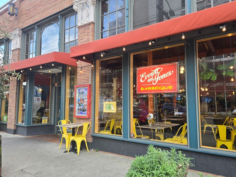 Everett & Jones Barbeque, Oakland