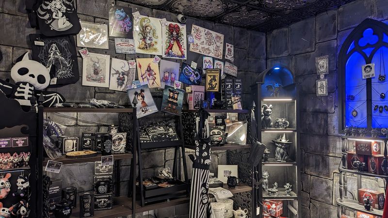 Horror, pop culture, and fandom overlap Horror, pop culture, and fandom overlap