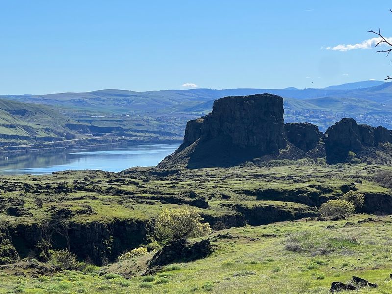 Horsethief Butte, Floods Geology, and a Waterfall Walk