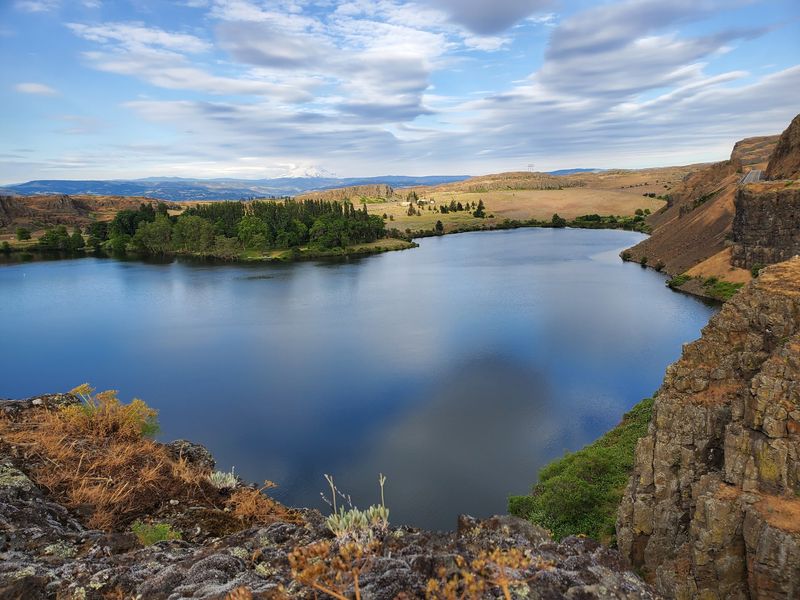 Horsethief Lake for Paddling, Fishing, and Swimming