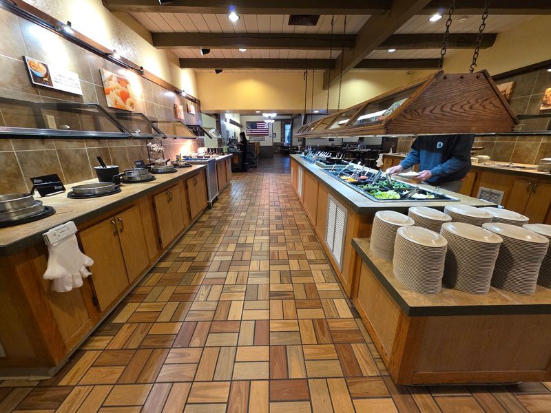 Hoss's Steak & Sea House Is the Family Road Trip Hero