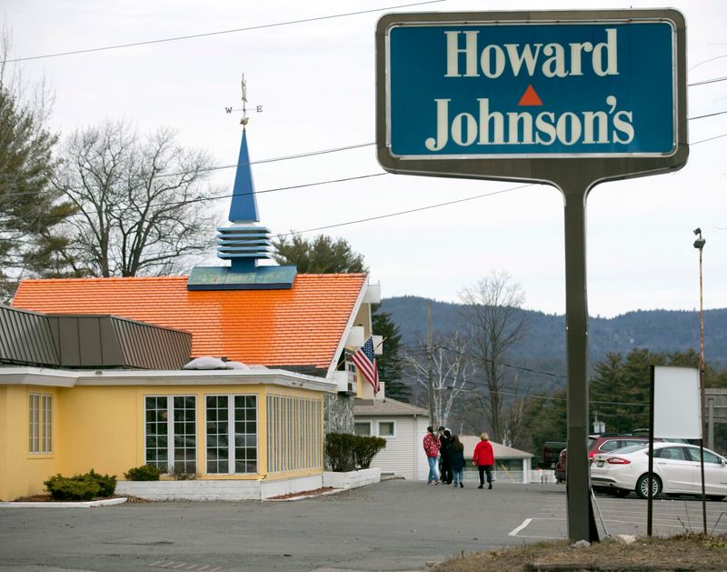 HoJo's: The Orange-Roofed Highway Oasis