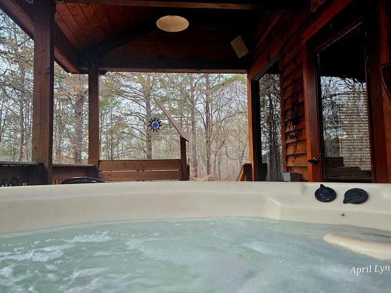 Hot Tubs That Make Every Season Worth Visiting Hot Tubs That Make Every Season Worth Visiting