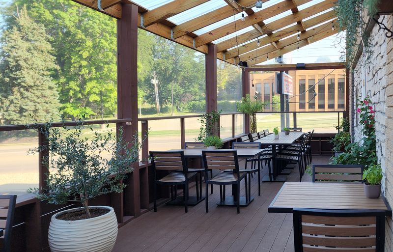 Ambiance, Decor, And Seating Comfort