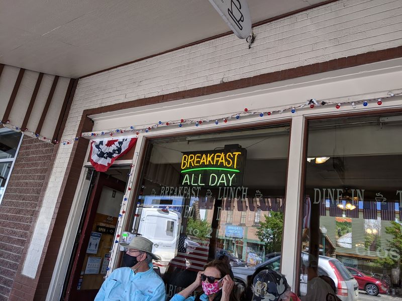 Hours That Quietly Shape Your Gunnison Road Trip Timing Hours That Quietly Shape Your Gunnison Road Trip Timing