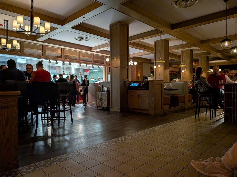 Oak Steakhouse, Rogers