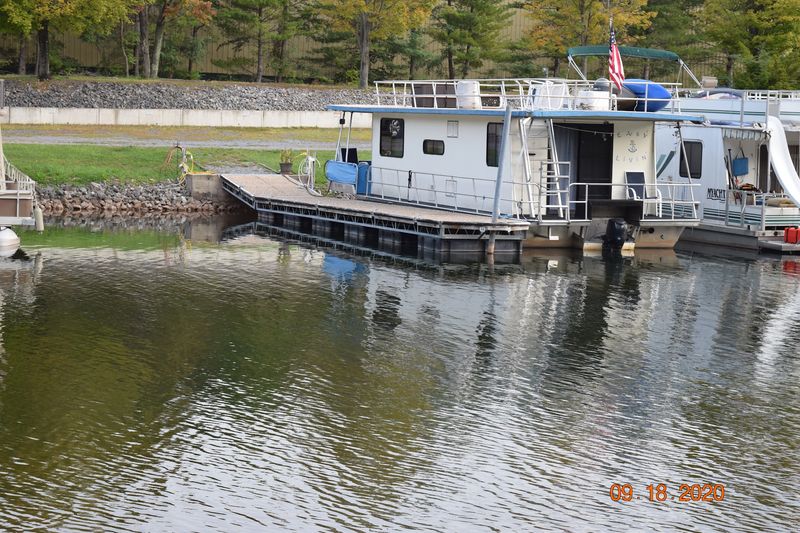 Houseboat Rentals For A Floating Vacation