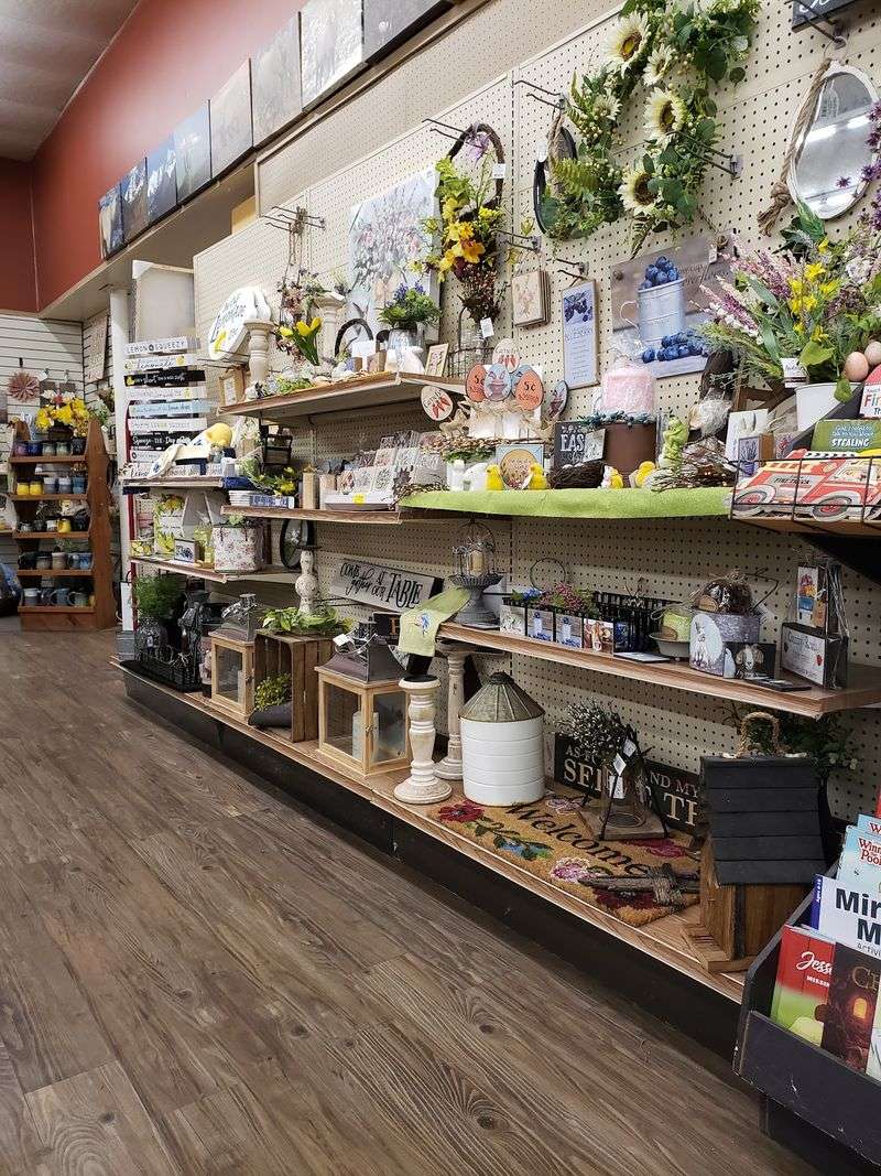Housewares, Crocks And Old Time Finds