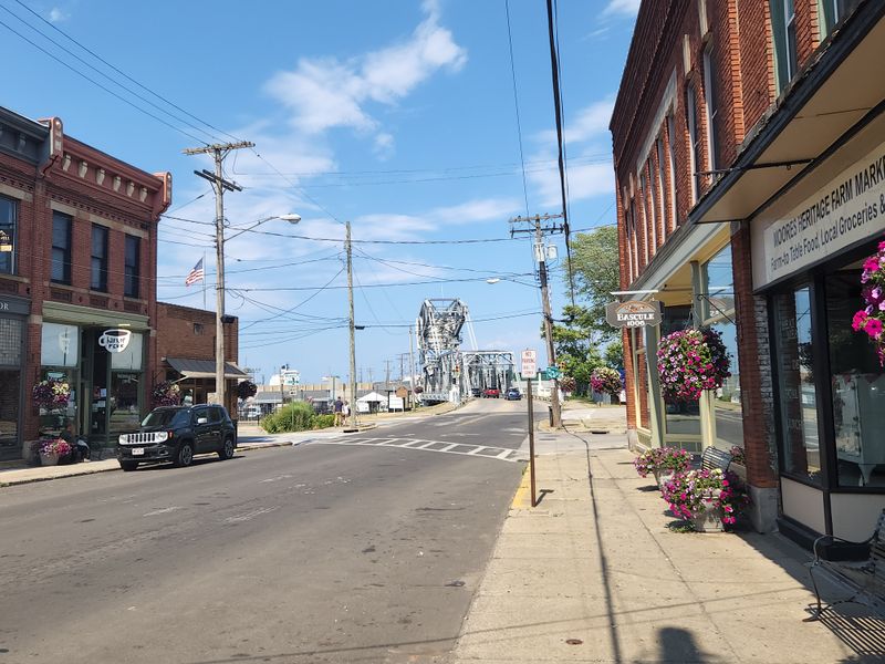 Small-Town Pace Without Small-Town Isolation