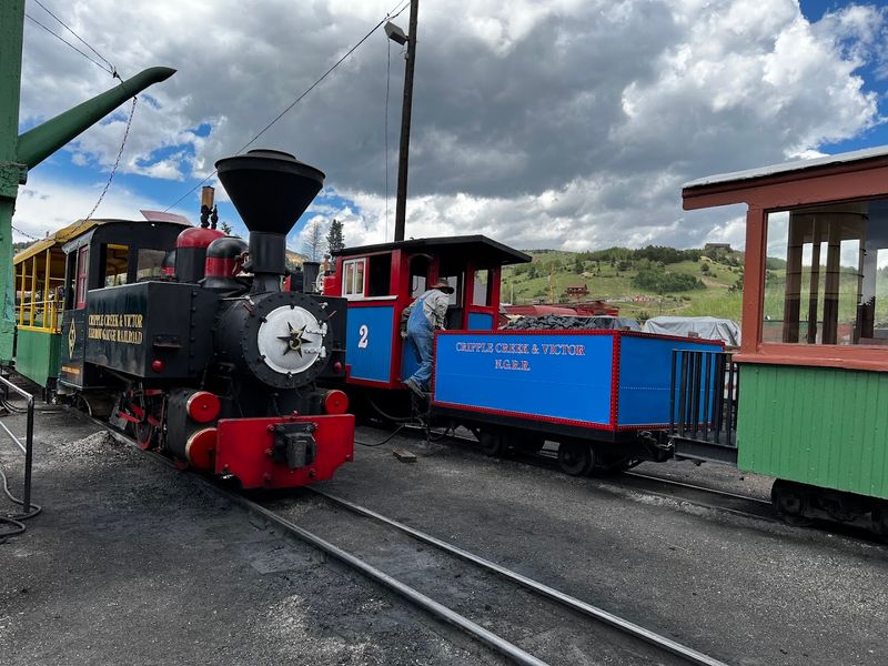 How To Build A Perfect Half-Day Around The Railroad