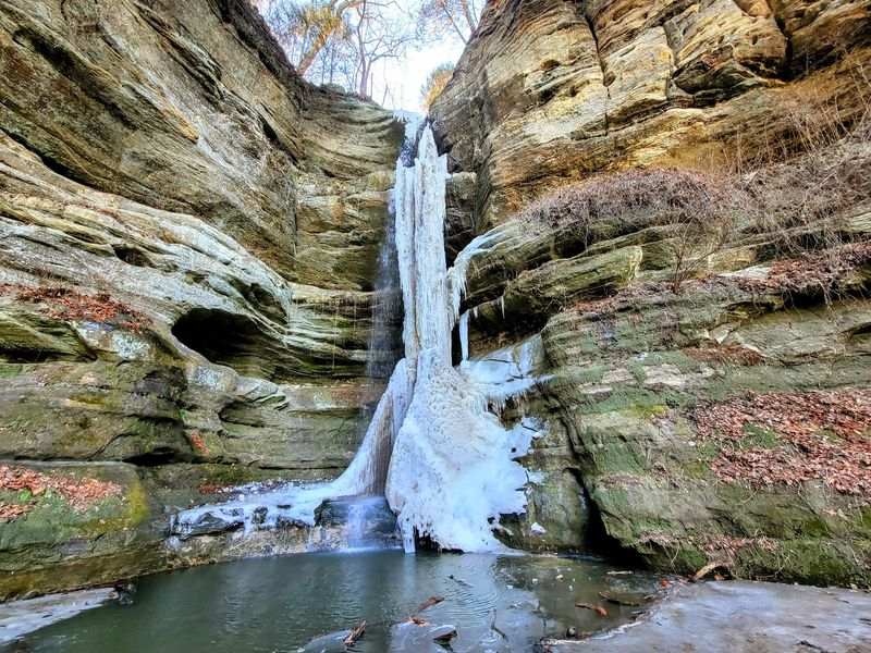 How the waterfall can become a temporary icefall