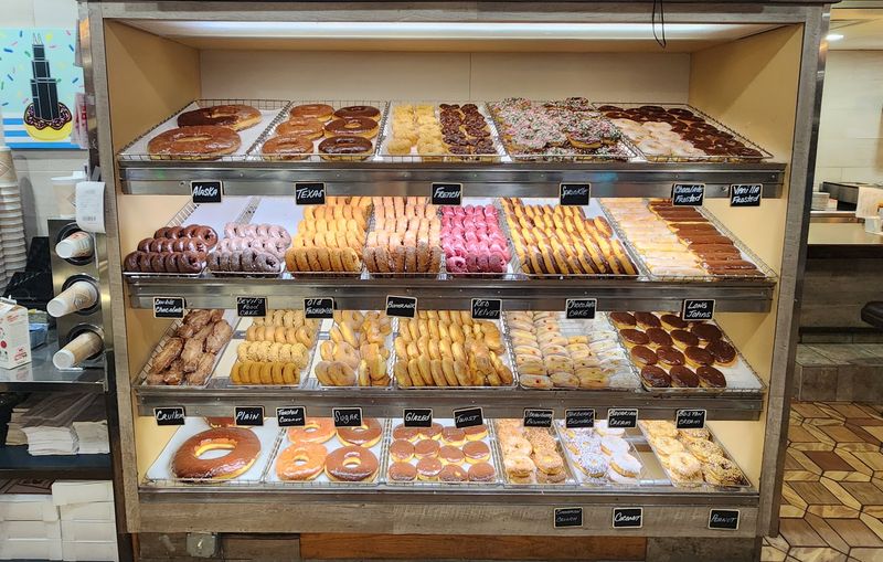 Huck Finn Donuts, Chicago