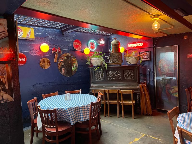 Hugo's, Fayetteville