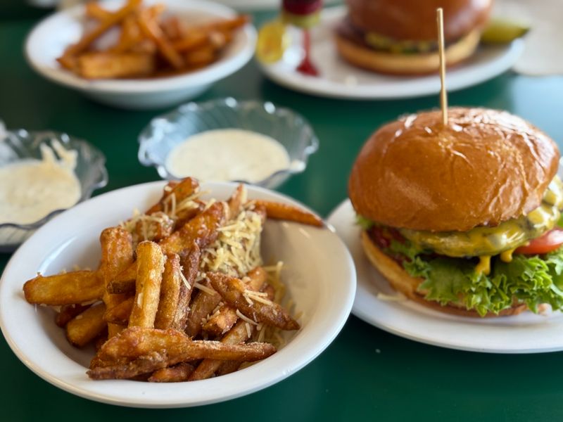 Happy Burger Diner — Mariposa