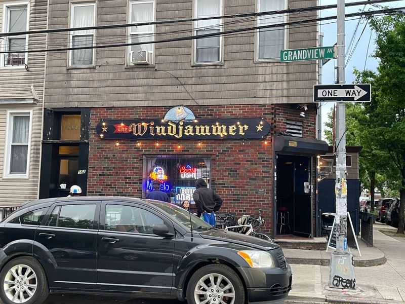 Windjammer Bar & Grill