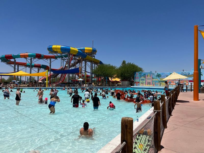 Hurricane Harbor Phoenix, Glendale Hurricane Harbor Phoenix, Glendale